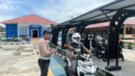 Satuan Lalu Lintas (Satlantas) Polres Aceh Jaya melaksanakan kegiatan penerbitan Surat Izin Mengemudi (SIM) serta uji teori AVIS dan uji praktik kepada pemohon SIM baru di Satuan Penyelenggara Administrasi SIM (Satpas) Polres Aceh Jaya. Kamis (24/4/2025) (foto/Ist)