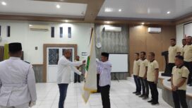 Sekretaris Umum Pengurus PBSI Aceh, Ir Muchsin melantik Pengurus Persatuan Bulutangkis Indonesia (PBSI) Kabupaten Aceh Jaya periode 2025-2028 yang berlangsung di Aula Dinas Kesehatan komplek perkantoran Bupati Aceh Jaya, (24/5/2025) (Foto/Ist)