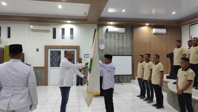 
 Sekretaris Umum Pengurus PBSI Aceh, Ir Muchsin melantik Pengurus Persatuan Bulutangkis Indonesia (PBSI) Kabupaten Aceh Jaya periode 2025-2028 yang berlangsung di Aula Dinas Kesehatan komplek perkantoran Bupati Aceh Jaya, (24/5/2025) (Foto/Ist) 