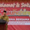 Bupati Aceh Jaya, Safwandi memberikan sambutan pada kegiatan launching program Sekolah unggul jenjang SD dan SMP yang berlangsung di SMP Negeri 1 Teunom, Senin (26/5/2025) (Foto/Ist)