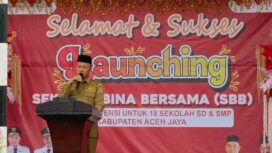 Bupati Aceh Jaya, Safwandi memberikan sambutan pada kegiatan launching program Sekolah unggul jenjang SD dan SMP yang berlangsung di SMP Negeri 1 Teunom, Senin (26/5/2025) (Foto/Ist)
