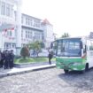 Bupati Aceh Jaya Safwandi, S. Sos bersama Wakil Bupati  Muslem D, SE didampingi Sekda Teuku Reza Fahlevi, MM dan Kadishubtah Masri, SE, MM dan jajaran meluncurkan TASIGRA (Transportasi Angkutan Sekolah Gratis) di halaman Kantor Bupati Aceh Jaya, Jumat (2/5/2025) (Foto/Pemerintah Aceh Jaya)