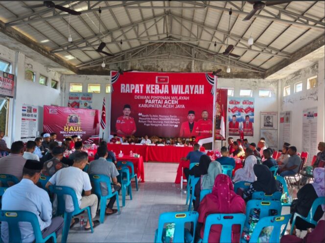 
 Dewan Pimpinan Wilayah Partai Aceh (DPW PA) Kabupaten Aceh Jaya menggelar Rapat Kerja Wilayah (Rakerwil) yang berlangsung di Aula Kantor DPW Partai Aceh kabupaten setempat, Minggu (1/6/2025) (Foto/Putri) 