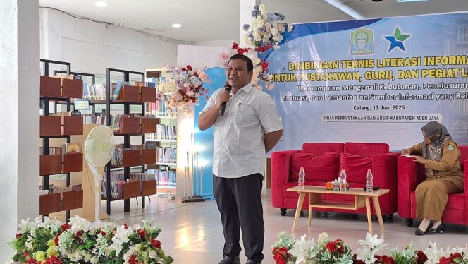 
 Jadi Narasumber, Kepala Diskominsa Tekankan Pentingnya Mengenali Kebutuhan Informasi