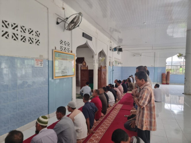 
 Silaturrahmi Ke Pante Kuyun, Bupati Aceh Jaya Imami Shalat Berjamaah