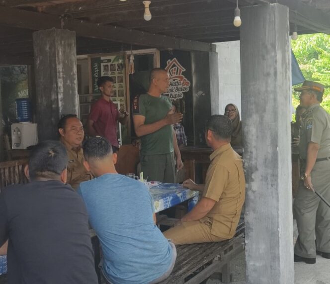 
 Sekda Aceh Jaya Sidak ASN Nongkrong di Warung, Imbau Tingkatkan Disiplin dan Profesionalisme