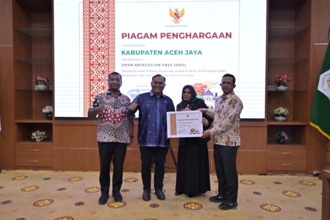 
 Aceh Jaya Terima Penghargaan Bebas BABS dari Gubernur Aceh