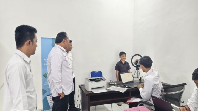 
 Sekda Reza Pantau Penerapan Perdana Pelayanan Eazy Passport di Aceh Jaya