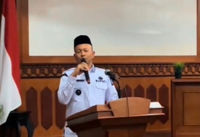 
 Bupati Aceh Jaya, Menghadiri pelantikan pengurus Ikatan Pelajar dan Mahasiswa Aceh Jaya (IPELMAJA) Meulaboh periode 2025–2026 di Aula Setdakab Aceh Jaya, Rabu (16/7/2025) (Foto/Ist) 