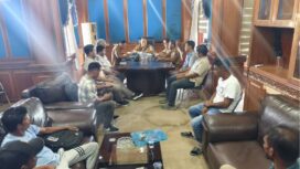 Sekda Aceh Jaya, Teuku Reza Fahlevi saat melakukan mediasi warga Desa Reuntang Kecamatan Darul Hikmah dengan PT Makmur Inti Sawita di ruang Kerjanya, Senin (7/7/2025) (Foto/Ist)