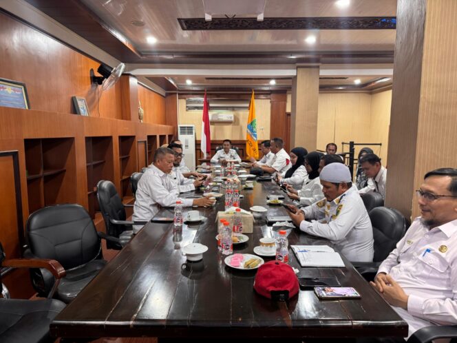 
 Pemerintah Kabupaten Aceh Jaya mengelar Rapat Koordinasi Kesiapan dan Penetapan Pembangunan Titik Venue yang digelar di Ruang Rapat Pimpinan Lantai III Setdakab, Rabu (23/07/2025) (Foto/Ist)