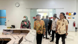 Anggota Dewan Perwakilan Daerah (DPD) RI asal Aceh, Sudirman atau akrab disapa Haji Uma, melakukan kunjungan kerja ke Kabupaten Aceh Jaya dalam rangka reses dan silaturahmi dengan jajaran pemerintah daerah. Salah satu titik kunjungannya adalah Rumah Sakit Umum Daerah (RSUD) Teuku Umar, Sabtu (02/08/2025) (Foto/Ist)
