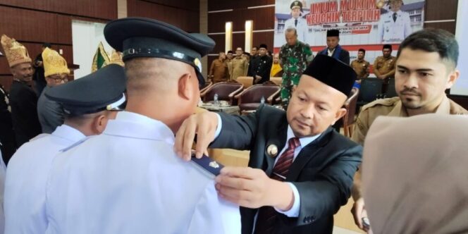 
 Safwandi Lantik 9 Imum Mukim dan 53 Keuchik Terpilih