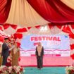- Bupati Aceh Jaya, Safwandi, S.Sos., M.A.P., mengukuhkan Ny. Desi Maulidar, S.E., sebagai Bunda Literasi Kabupaten Aceh Jaya yang berlangsung di halaman Kantor Dinas Perpustakaan dan Arsip (Disarpus) Aceh Jaya, Senin (25/8/2025) (Foto/Ist)