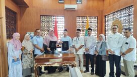 Pemerintah Kabupaten Aceh Jaya melakukan kerjasama dengan Sekolah Tinggi Ilmu Administrasi Pelita Nusantara (STIA PEN) dengan melakukan penandatanganan nota kesepakatan (MoU) yang berlangsung di Ruang Kerja Bupati, Jumat (26/9/2025) (Foto/Ist)
