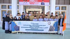 Bupati Aceh Jaya, Safwandi melepas kafilah Musabaqah Qira’atil Kutub (MQK) Aceh Jaya yang akan berkompetisi pada ajang MQK tingkat Provinsi Aceh di Banda Aceh. Acara pelepasan ini berlangsung di halaman kantor Bupati, Selasa (19/8/2025) (Foto/Ist)