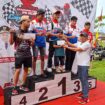 upati Aceh Jaya, Safwandi menyerahkan hadiah kepada pemenang Balap Motor Kejuaraan Provinsi (Kejurprov) IMI Aceh Capella Honda Cup Race Putaran ke 2 tahun 2025 Trophy Bupati dan Wakil Bupati Aceh Jaya di Sirkuit Non Permanen Komplek Kantor Bupati Aceh Jaya, Minggu (31/9/2025) (Foto/Foto: DISTORI/Pemerintah Aceh)