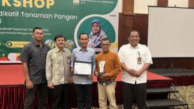 Kepala Dinas Pertanian Aceh Jaya, Dailami saat menerima Penghargaan di Ballroom Hermes Palace Hotel, Banda Aceh, Sabtu (11/10/2025) (Foto/Ist)