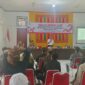 Kepala Kesbangpol Aceh Jaya, Lukman Hakim menyampakan arahan saat pelaksanaan Silahturahmi Kebangsaan di Kecamatan Panga, Kamis (20/11/2025) (Foto/Ist)