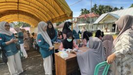 Pimpinan Cabang Ikatan Apoteker Indonesia (IAI) Kabupaten Aceh Jaya bekerjasama dengan Dinas Kesehatan setempat menggelar kegiatan pengabdian masyarakat dalam rangka memperingati Hari Apoteker Sedunia (HAS) di Gampong Datar Luas, Kecamatan Krueng Sabee, Aceh Jaya, Sabtu (15/11/2025)  (Foto/Ist) 