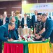 Proses penandatanganan berita acara serah terima jabatan IDI Cabang Aceh Jaya, Kamis (20/11/2025) (Foto/AJP-Putri) 