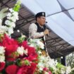 Tgk. Habibi An Nawawi, juara satu ajang Akademi Sahur Indonesia (AKSI) tahun 2026 di salah satu stadion televisi nasional mengisi Tablig Akbar dalam rangka mengisi rangkaian kegiatan HUT ke 24 Kabupaten Aceh Jaya yang berlangsung di Taman Memorial Tsunami, Calang, Selasa (14/4/2026) (Foto/AJP-Putri)