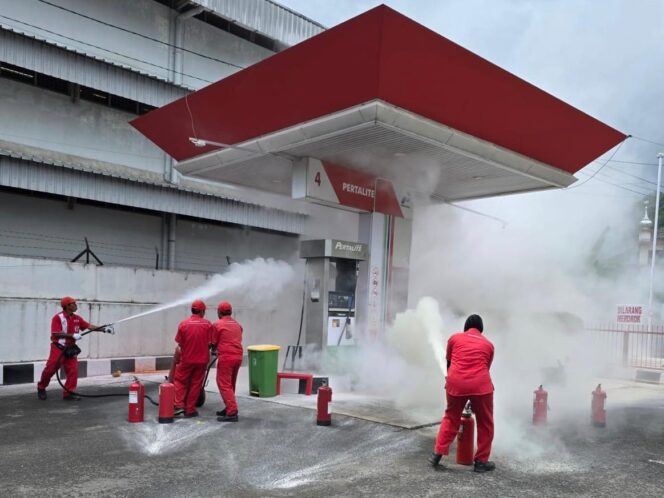 
 Pertamina Perkuat Kesiapsiagaan Penanganan Kebakaran SPBU melalui Simulasi PKD di Padang