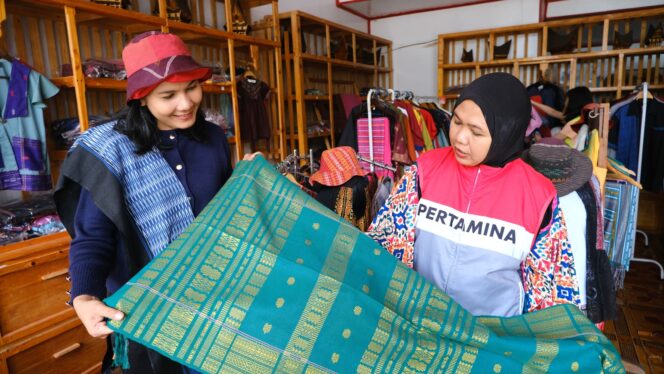 
 Pertamina Dukung Sakkamadeha Kembangkan Tenun Ulos sebagai Kekuatan Ekonomi Kreatif Berkelanjutan