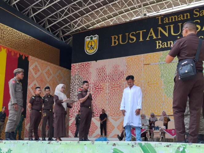 
 Sembilan Terpidana Dicambuk di Taman Sari