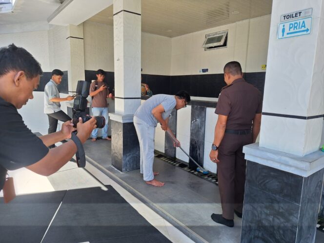 
 Gegara Telantarkan Anak, Lelaki Ini Dihukum Kerja Sosial Selama 100 Jam