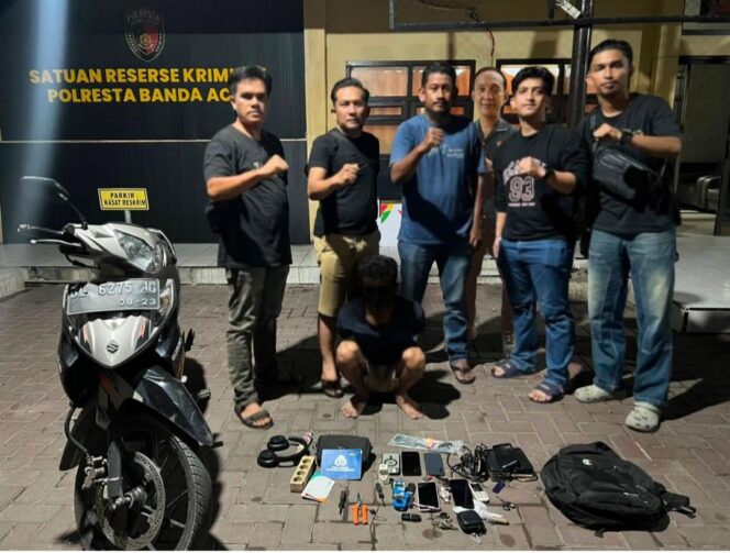 
 Tim Rimueng Koetaradja Tangkap Residivis yang Curi 6 Ponsel dan BPKB Motor Dicuri
