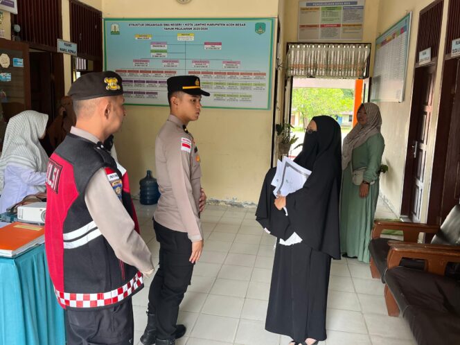 
 Polres Aceh Besar Patroli sekaligus Sosialisasi Layanan Polisi 110 di Sekolahan