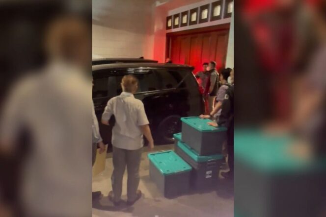 
 Kejagung Geledah Rumah Febrie Adriansyah: Ada Dokumen TPPU, Pernah Dijaga TNI