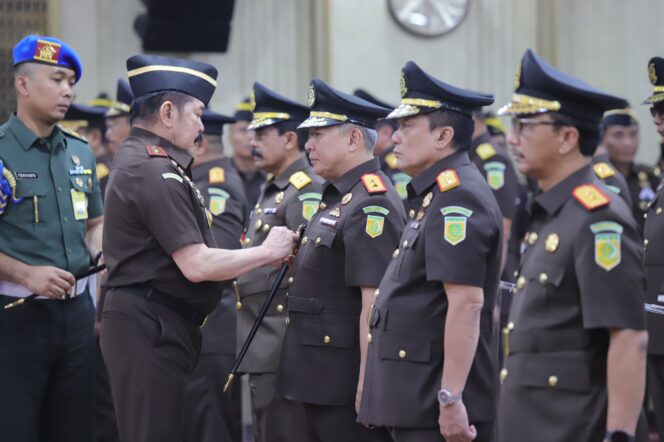 
 Jaksa Agung Lantik Kajati dan Pejabat Eselon II, Teuku Rahmatsyah Resmi Pimpin Kejati Aceh
