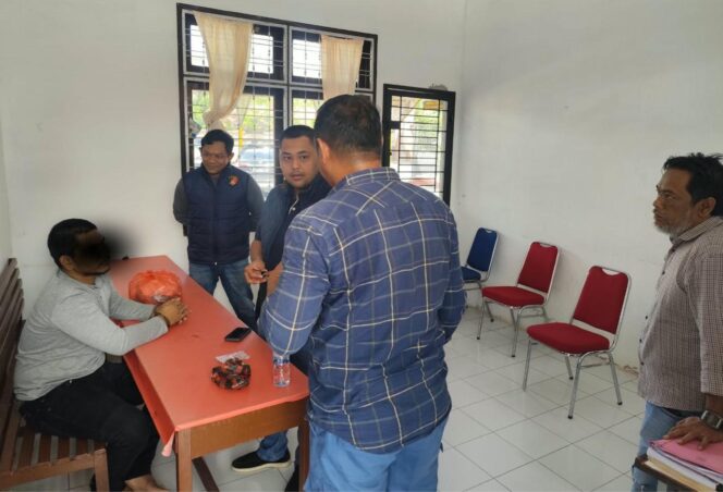 
 Polsek Mesjid Raya Limpahkan Tersangka Kasus Pemerasan di Bukit Lamreh ke Jaksa