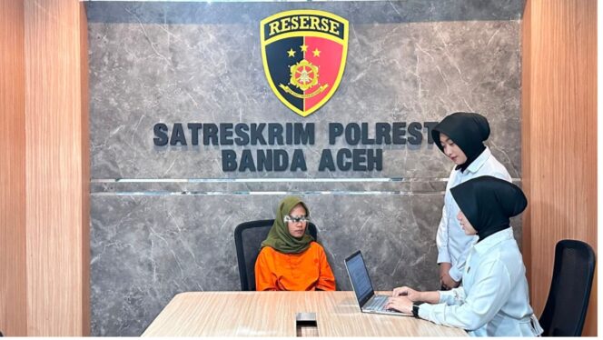 
 Wanita Ini Serahkan Diri ke Polisi usai Curi Dua Cincin Emas