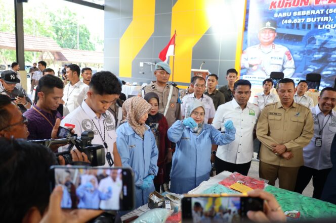 
 Polda Aceh Musnahkan Ribuan Cartridge Vape Getar