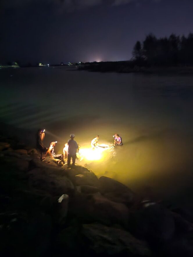 
 Pemotor Ini Tewas Usai Terjun ke Sungai Saat Uji Kecepatan Motor