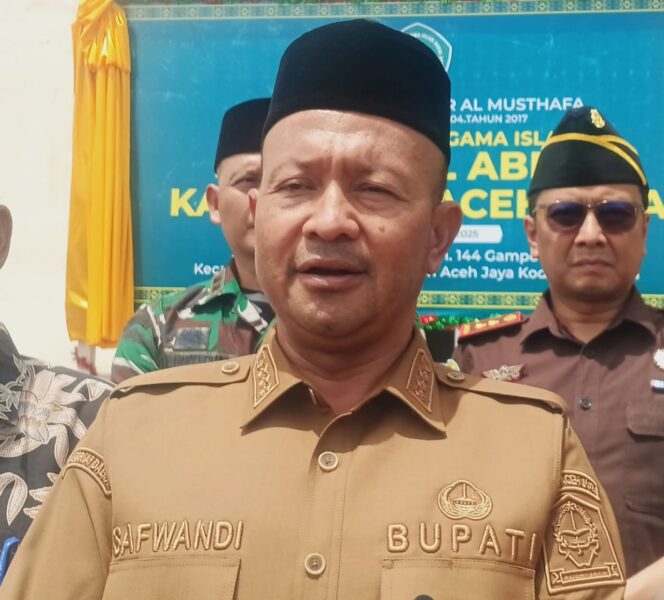 
 Bupati Aceh Jaya, Safwandi.