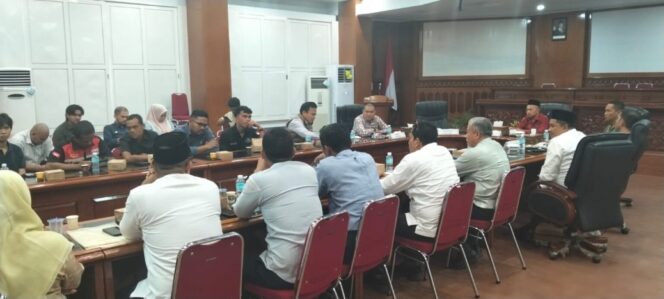 
 Bahas Solusi Antrean Panjang BBM, Safwandi Panggil Pengelola SPBU