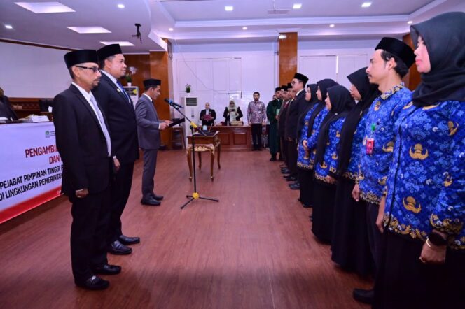 
 Bupati Aceh Jaya, Safwandi melantik empat JPT Pratama.