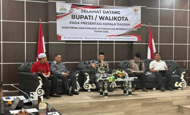 
 Bupati Safwandi saat memaparkan aplikasi SAJAN ke tim KIA
